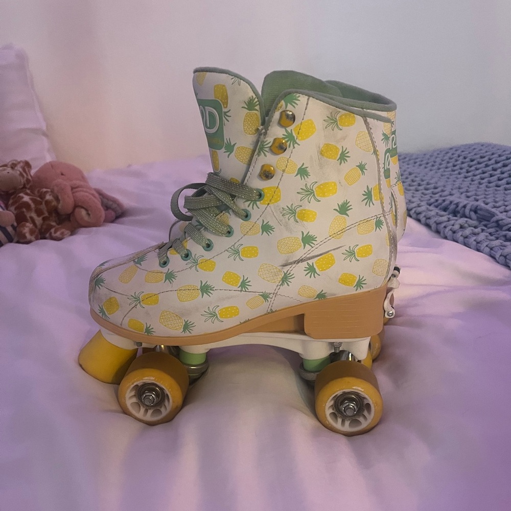 Pineapple Print Roller Skates (bigger than it seems but fits most)